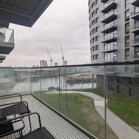 Luxurious 2-bed Haven With Balcony & Free Parking