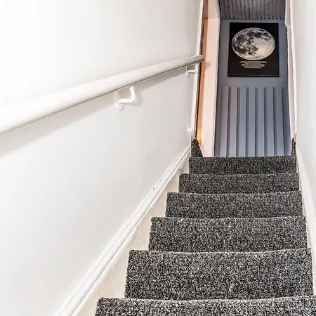 Stylish 2 Bed House 7mins To City Center Manchester