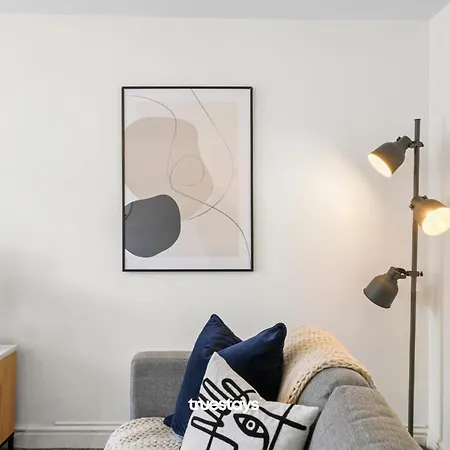 Greaves House By Truestays - 3 Bedroom House In Failsworth,