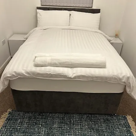 Cosy 2 Bedroom With Parking By Cloud Манчестер