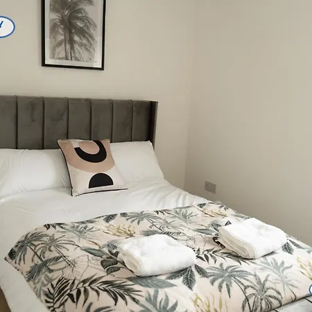 Lovely 3 Bed For Contractors, Families, Groups - Gated Parking Feriehus