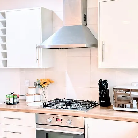 The Commonwealth House By Bevolve * Манчестер