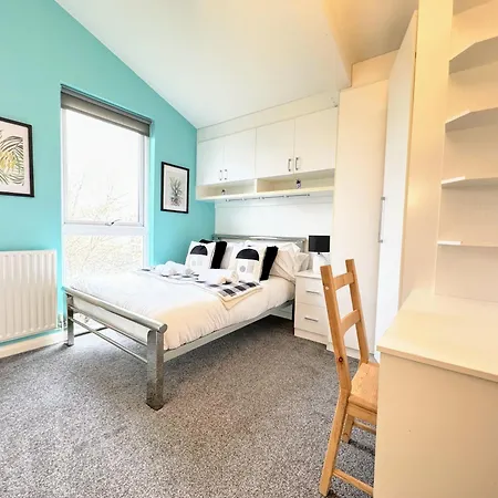 Holiday home The Commonwealth House By Bevolve *