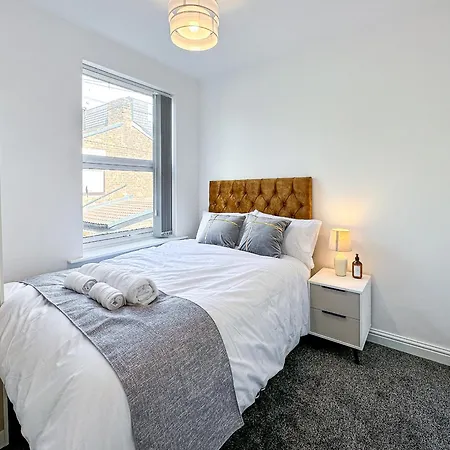 Semesterbostad Ashfield Co-living - Private Self-cater *