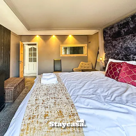 Beautiful Detached - Jacuzzi Bath - Parking Vakantiehuis *