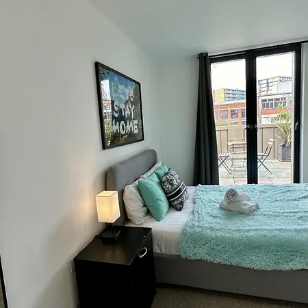 Lux Livin' - Luxury 2 Bed With Sky Garden *