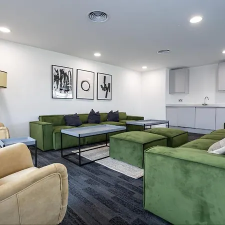 View Few Minutes To Centert