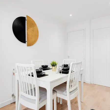 Dazzling & Modern 4bd - Coop Live - Etihad - Parking *