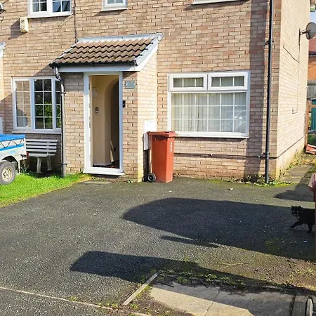 Entire 2 Bedroom House - Dom wakacyjny *
