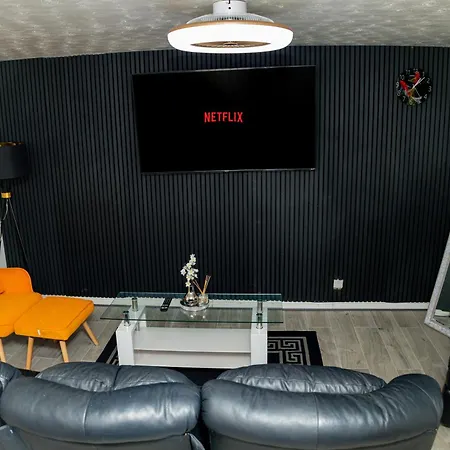 Dynasty - Alison Kelly Close * Μάντσεστερ