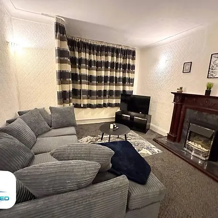Large House - Relocation - Families Дом отдыха Манчестер