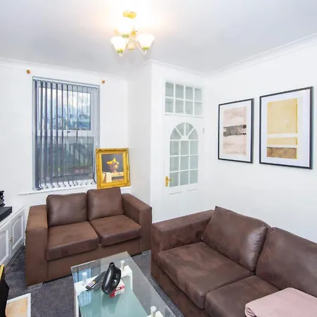 Lovely + Free Parking * Manchester