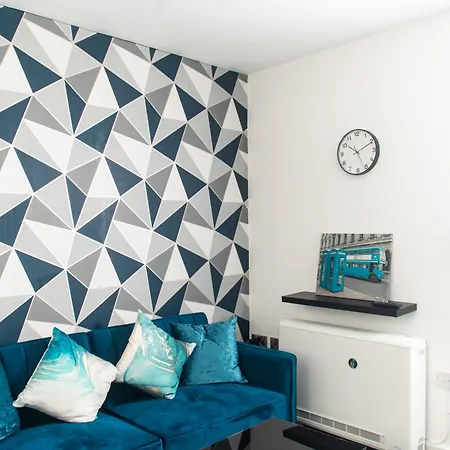 Daire Bright And Stylish - 2 Bedroom - Free Parking, Transit Links, Close To Stadiums *