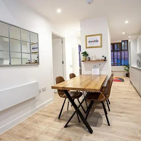 Super 2 Bed Close To Victoria Station Daire