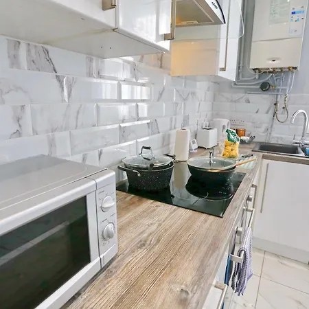 Pass The Keys 5 Min Walk Free Parking Coop Live And Ethiad Arena Holiday home *