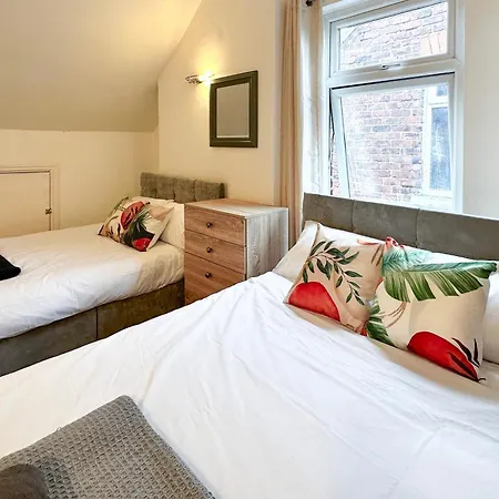 Hotel Homely 4-bedroom House Manchester