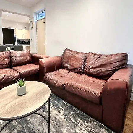 Hotel Homely 4-bedroom House