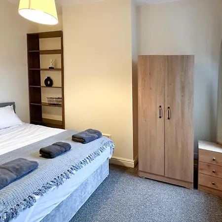 Homely 4-bedroom House Hotel