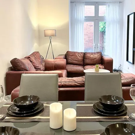 Homely 4-bedroom House 3*