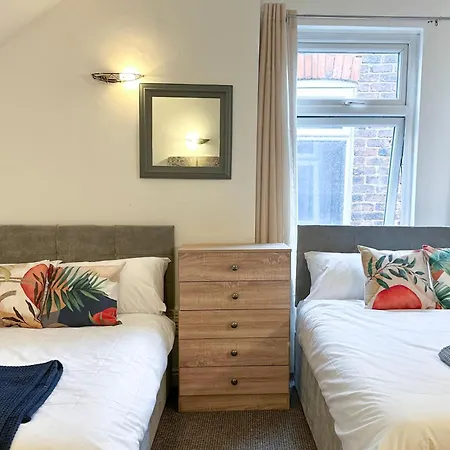 Homely 4-bedroom House Hotel