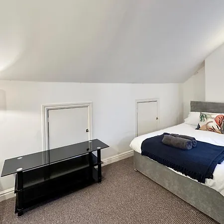 Homely 4-bedroom House