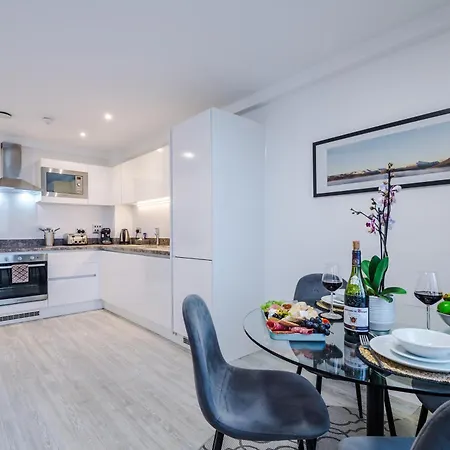 The Sunset - Modern 2 Bed Cityview Haven In Centre. Perfect For Family, Business And Leisure Stays *