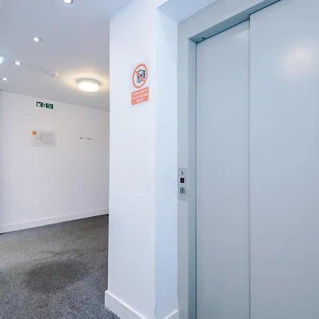 Elm , Collection Of Available Near Media , Free Parking