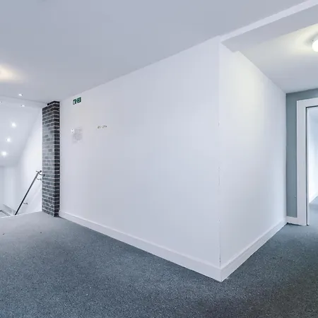 Elm , Collection Of Available Near Media , Free Parking 3*