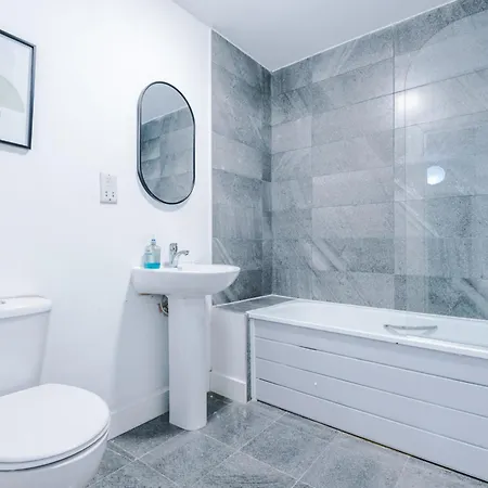 Elm , Collection Of Available Near Media , Free Parking Appartement Manchester