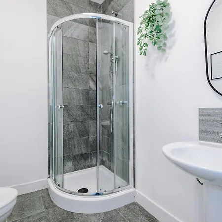 Elm , Collection Of Available Near Media , Free Parking Manchester