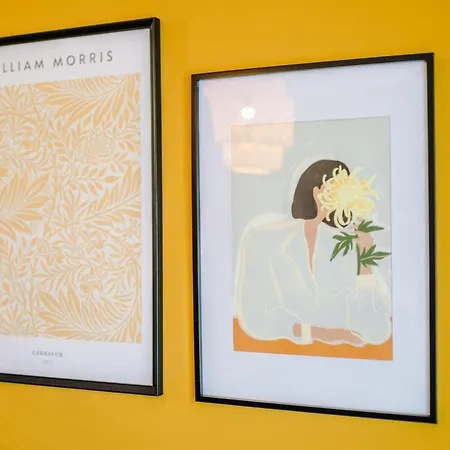 Elm , Collection Of Available Near Media , Free Parking Манчестер