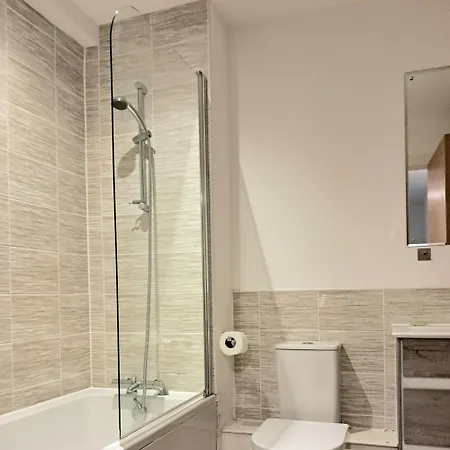 5mins Jd Gym Supermarket Retail M60 Centre Salford Queys Media *