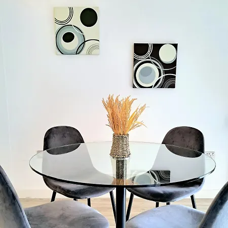 5mins Jd Gym Supermarket Retail M60 Centre Salford Queys Media