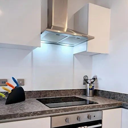 5mins Jd Gym Supermarket Retail M60 Centre Salford Queys Media Apartment *