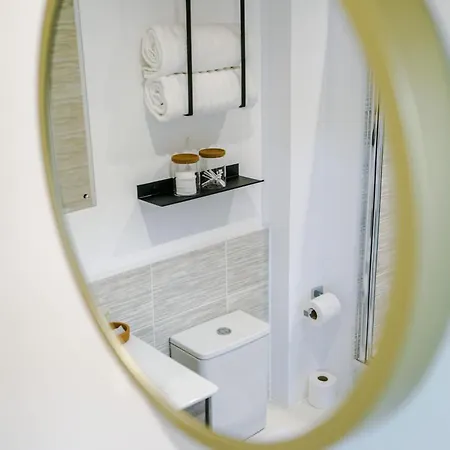 Craven Suite: Modern 1 Bed W/roof Terrace
