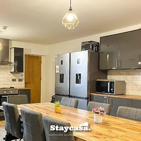 Delightful Spacious Haven With Large Driveway * Manchester