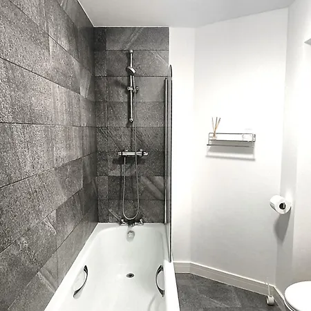 Ideal For Groups - Modern 2 Bedroom - Free Parking, Transit Links, Close To Stadiums מנצ'סטר