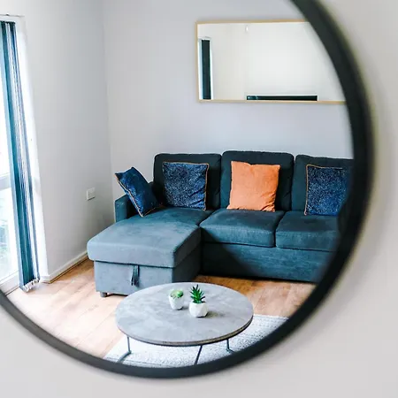 Stylish 4bed Home, Sleeps 7, Free Parking, Wi-fi, Balcony, Smart Tvs, Great Transport Links, Long Term Disc マンチェスター