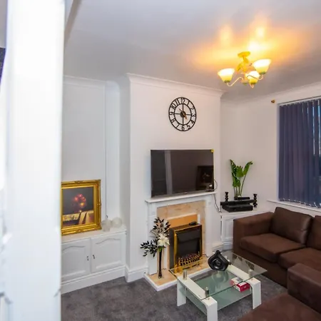 Lovely + Free Parking Holiday home Manchester