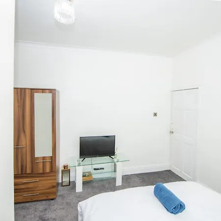 Lovely + Free Parking Holiday home *