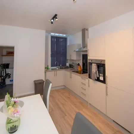 Lovely + Free Parking