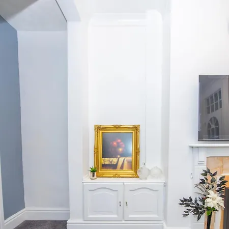 Lovely + Free Parking Holiday home