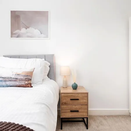 6 Guests - 3 Bedrooms - Free Wi-fi - Semesterbostad *