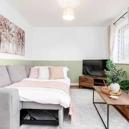 6 Guests - 3 Bedrooms - Free Wi-fi - Semesterbostad Manchester