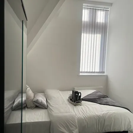 Charming 1 Bedroom In The Heart Of Close To Centre And Etihad Stadium Apartment *