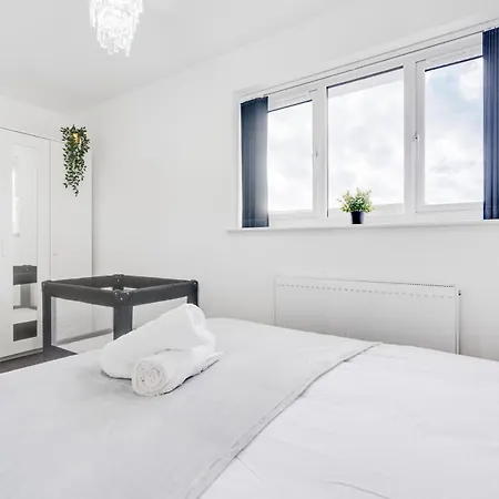 Дом отдыха Dazzling & Modern 4bd - Coop Live - Etihad - Parking