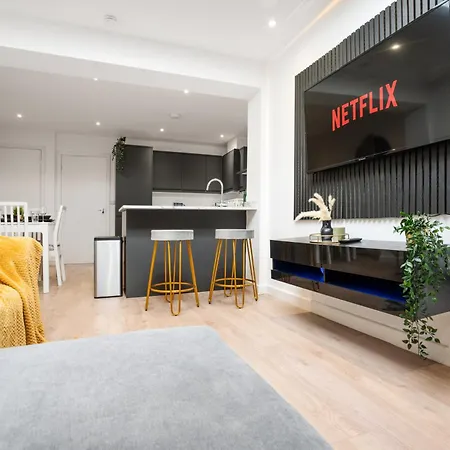 Dazzling & Modern 4bd - Coop Live - Etihad - Parking * Манчестер