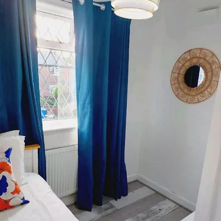 Cozy 3 Bedroom Close To Town *