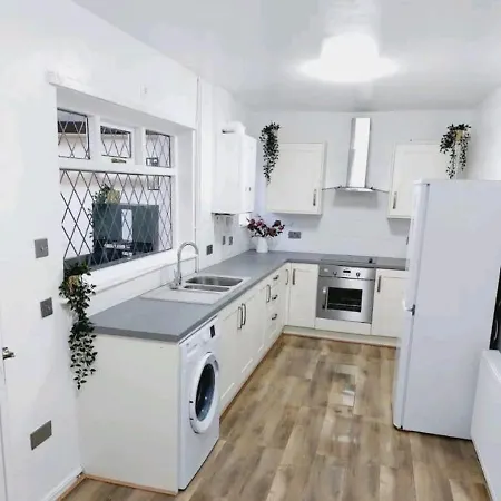 Cozy 3 Bedroom Close To Town Appartement