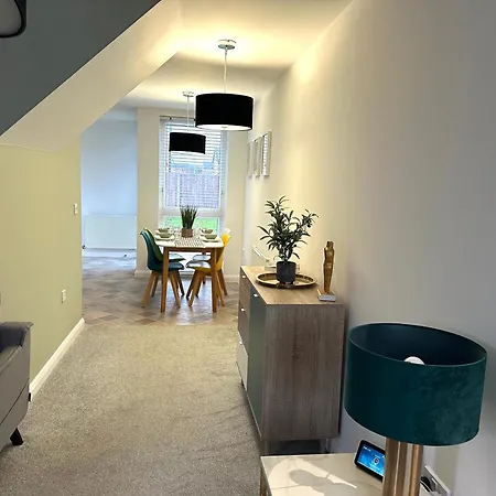 Getaway - 3br Near Etihad & Ao Arena - Sleeps 6 度假居